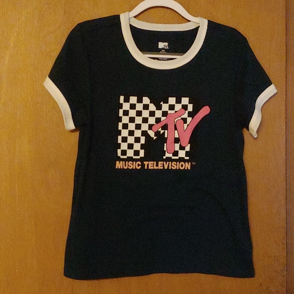 M TV t-shirt and shorts - Picture 1 of 7